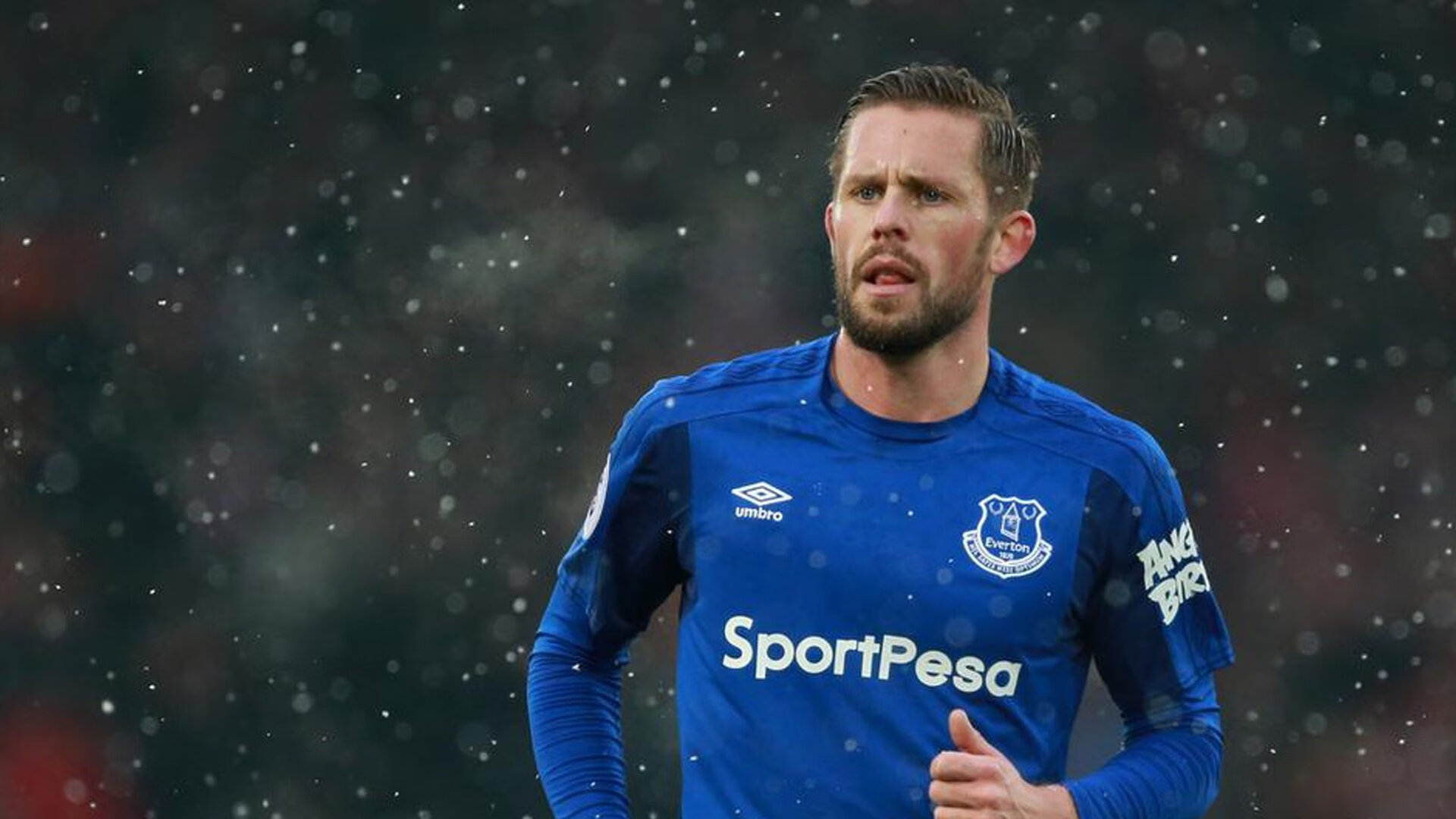 “铁人两项：选手挑战极限，天府新区见证荣耀时刻”